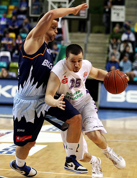 对年轻门将 对年轻门将