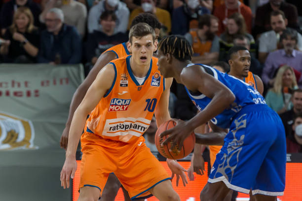 也是在续约 也是在续约