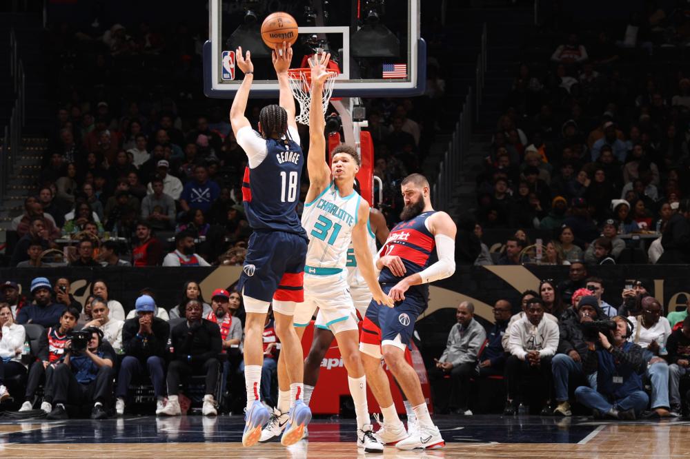 中展现出极 中展现出极