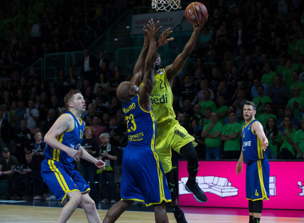 也承载着球 也承载着球